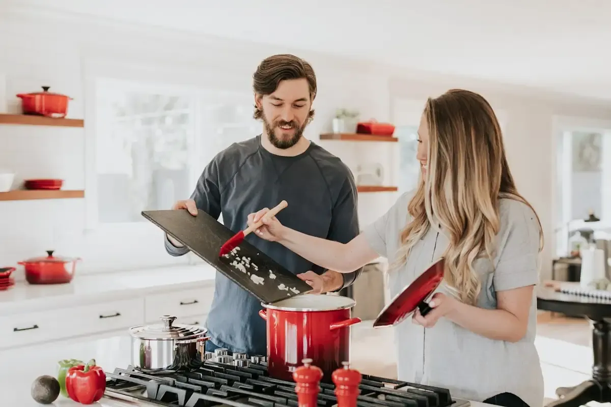 Kitchen Set Minimalis Modern: Desain Terbaik 2026 & Tips Pilih Material Anti Rayap